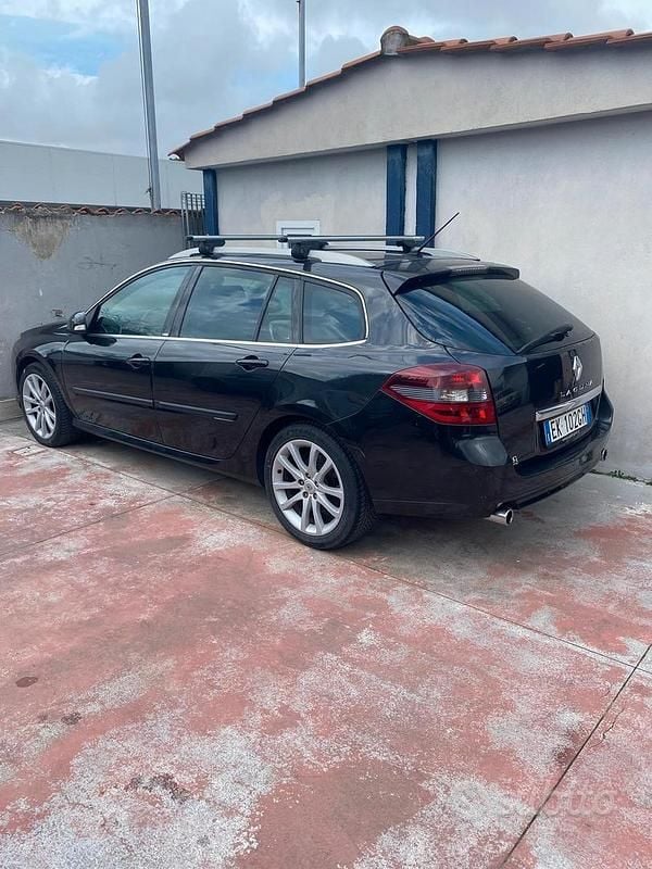 Usata Renault Laguna III 150 CV (110 kW) 2011 Nero Station wagon