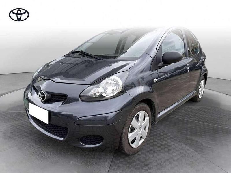 Usata Toyota Aygo Edition 68 CV (50 kW) 2011 Grigio Utilitaria