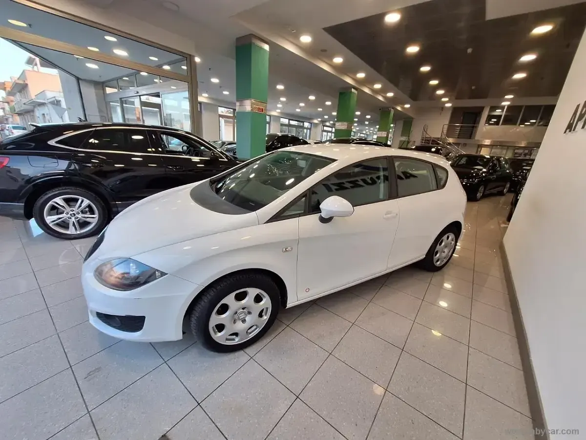 Usata Seat Leon Style 105 CV (77 kW) 2012 Bianco Berlina