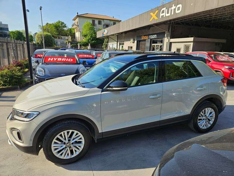 Usata VW T-Roc Life 110 CV (80 kW) 2022 Ascot grey tetto nero SUV