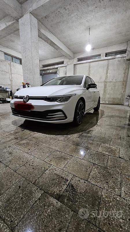 Usata VW Golf VIII 150 CV (110 kW) 2022 Bianco Utilitaria