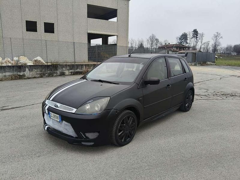 Usata Ford Fiesta Ghia 75 CV (55 kW) 2001 Utilitaria