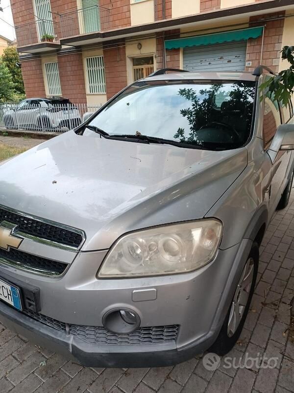 Usata Chevrolet Captiva 150 CV (110 kW) 2008 Grigio SUV