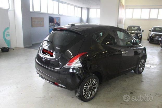 Usata Lancia Ypsilon Gold 69 CV (50 kW) 2023 Nero Utilitaria