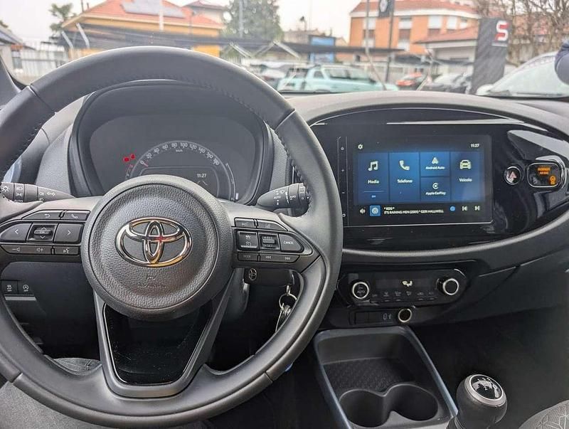 Usata Toyota Aygo X Trend 72 CV (52 kW) 2024 Grigio scuro SUV