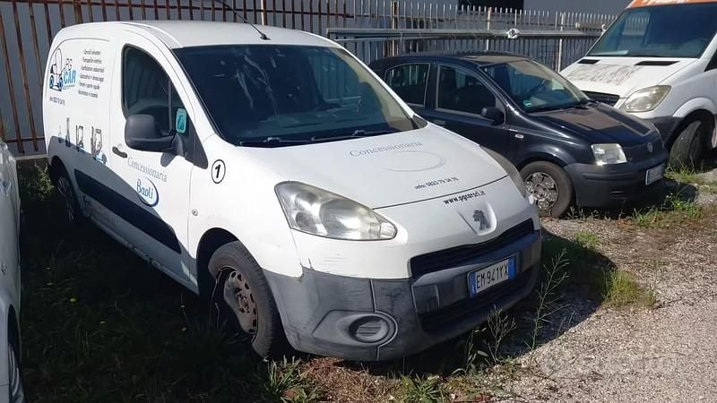 Usata Peugeot Partner Tepee 98 CV (72 kW) 2012 Bianco Monovolume