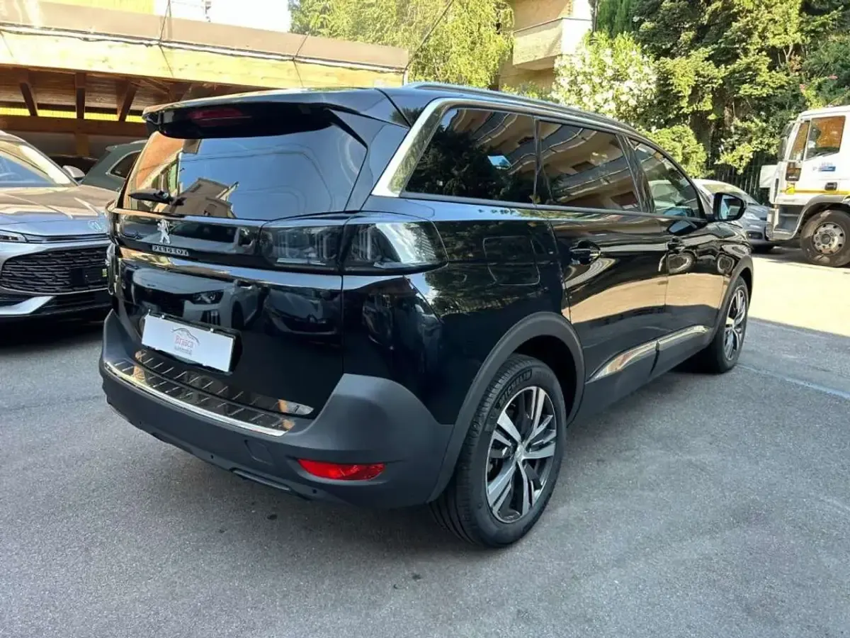 Usata Peugeot 5008 Allure 131 CV (96 kW) 2024 Nero SUV