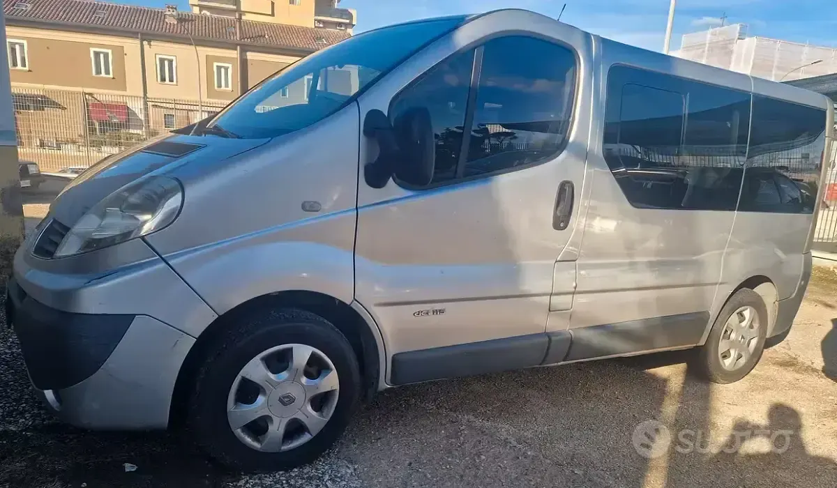 Usata Renault Trafic Komfort 114 CV (83 kW) 2011 Grigio Monovolume