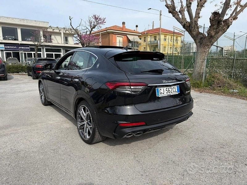 Begagnad Maserati Levante GT 330 HK (242 kW) 2022 Svart SUV
