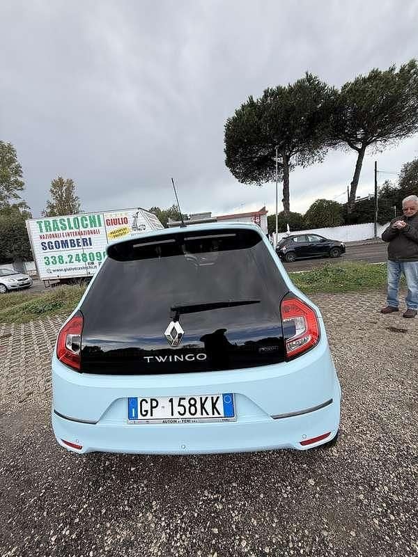 Usata Renault Twingo Techno 30 kW (42 CV) 2023 Blu/azzurro Utilitaria