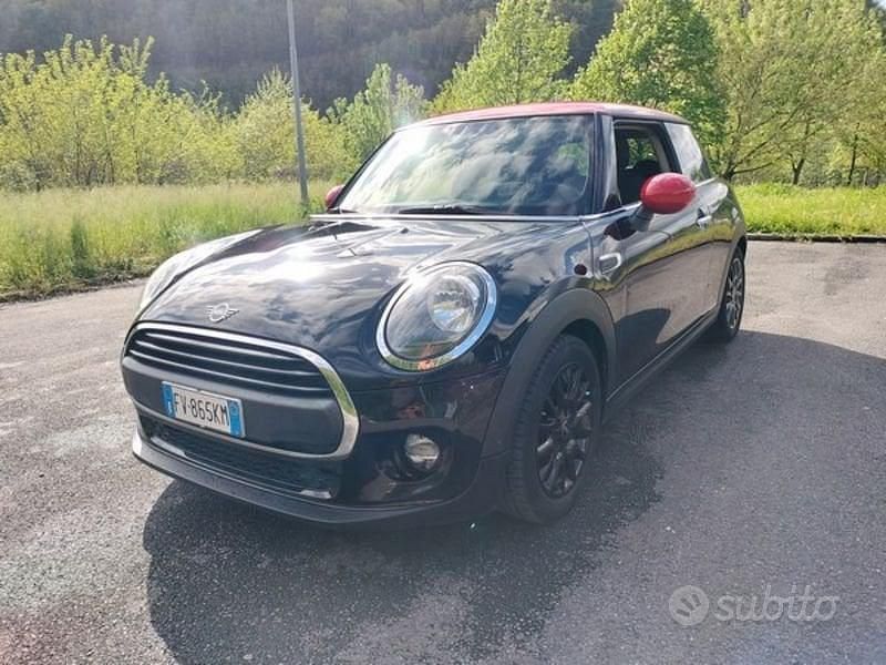 Usata Mini Cooper 75 CV (55 kW) 2019 Nero Utilitaria