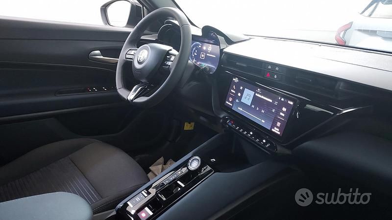 Nuova Alfa Romeo Junior 136 CV (100 kW) 2025 Bianco SUV