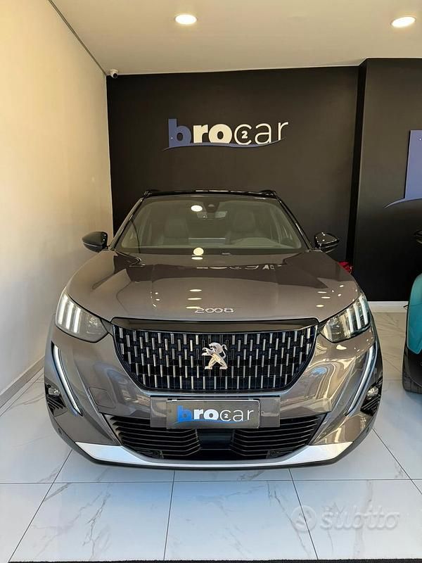Usata Peugeot 2008 GT 130 CV (95 kW) 2021 Grigio SUV