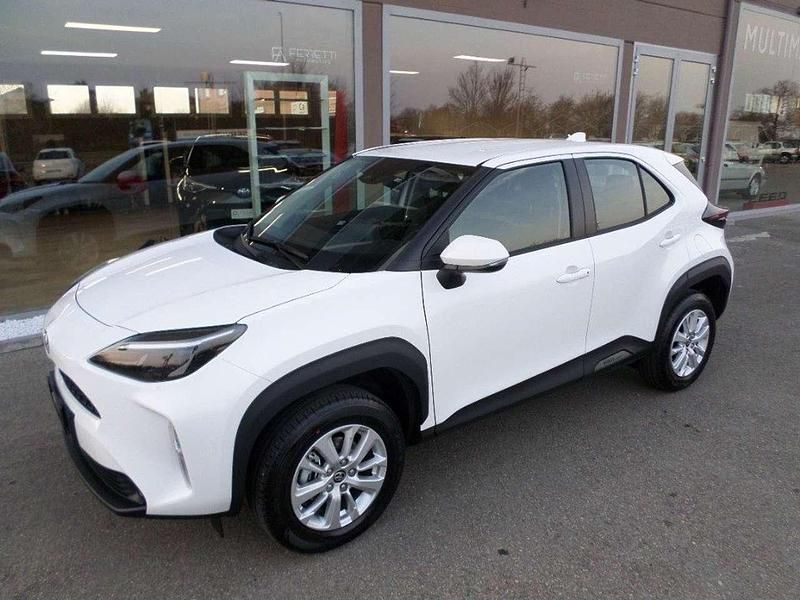Nuova Toyota Yaris Cross Active 92 CV (67 kW) 2025 Bianco SUV