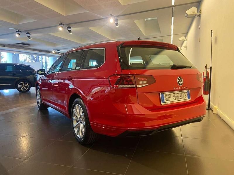 Usata VW Passat Business 150 CV (110 kW) 2023 Rosso Station wagon