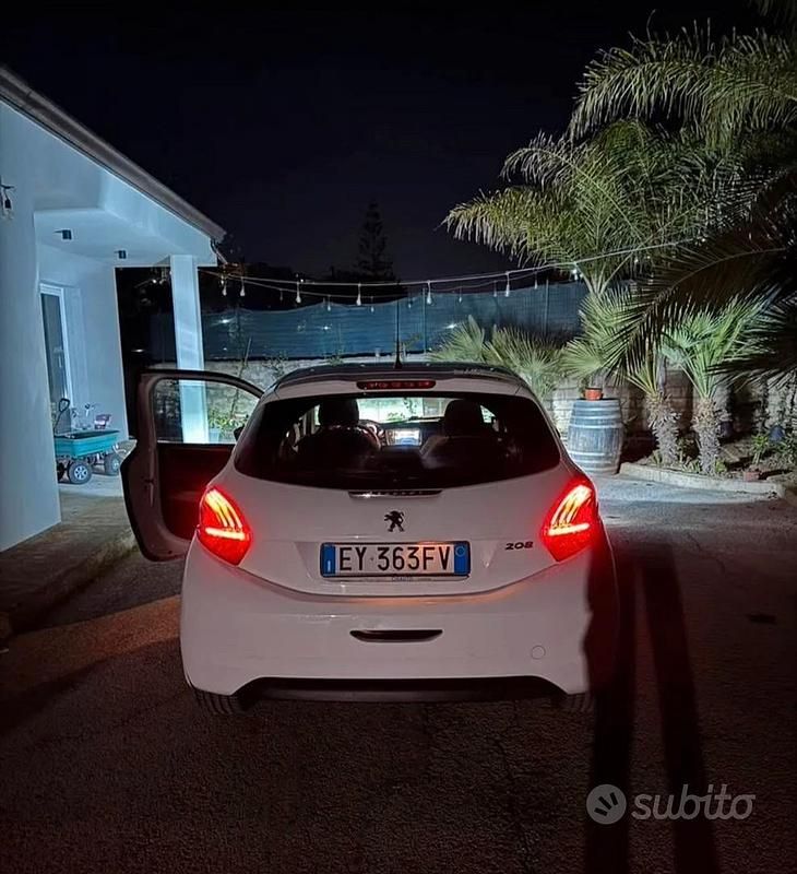 Usata Peugeot 208 82 CV (60 kW) 2015 Bianco Utilitaria