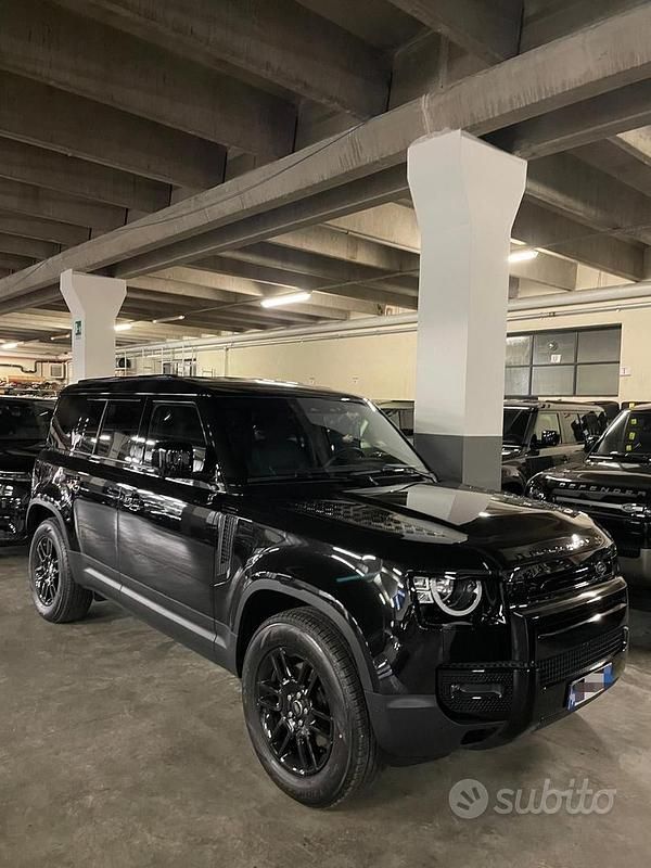 Nero Usata 2024 Land Rover Defender SUV | 69.000 € (Buon prezzo) - Immagine 1/3