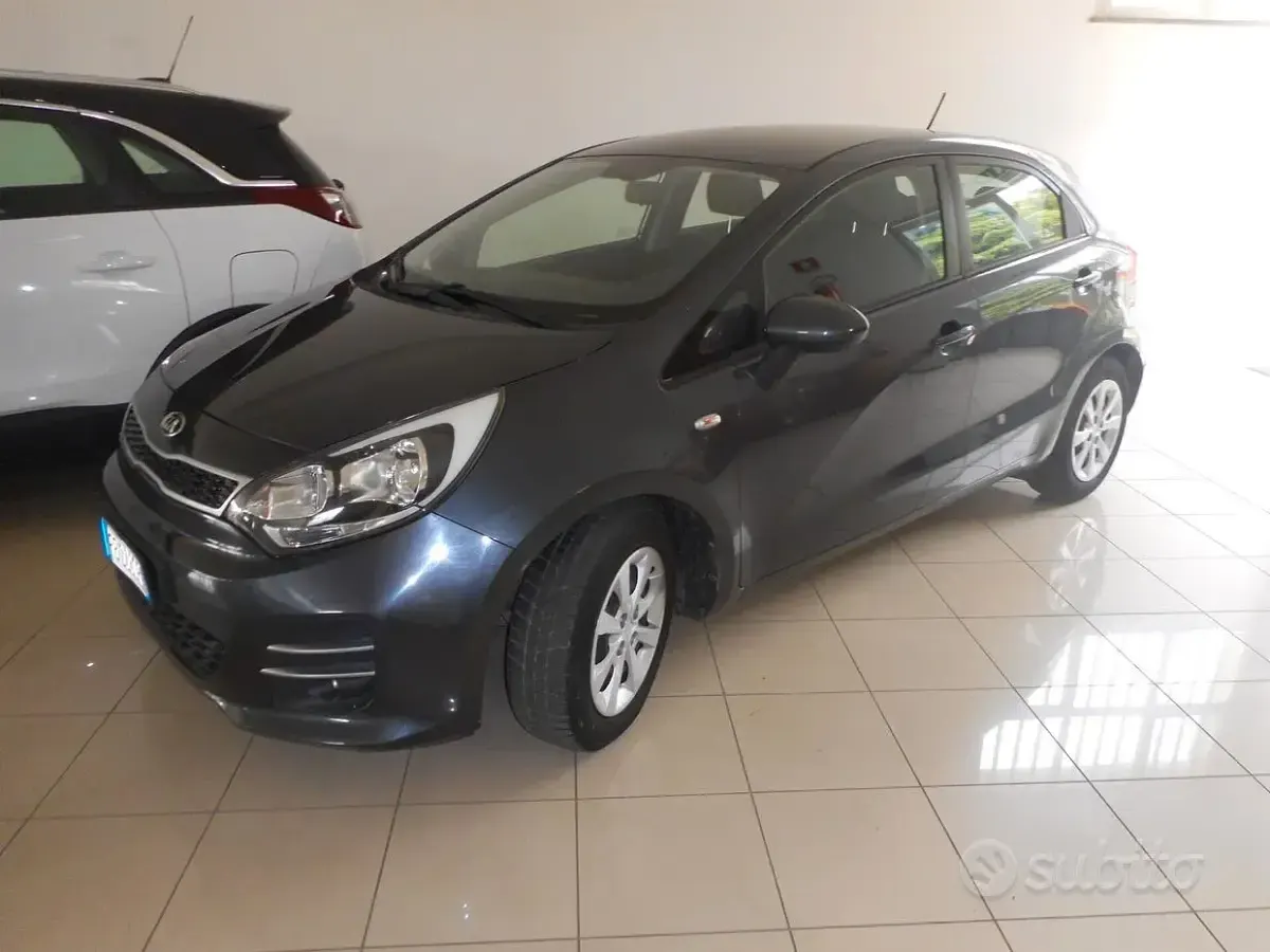 Käytetty Kia Rio Active 75 HP (55 kW) 2016 Harmaa Viistoperä