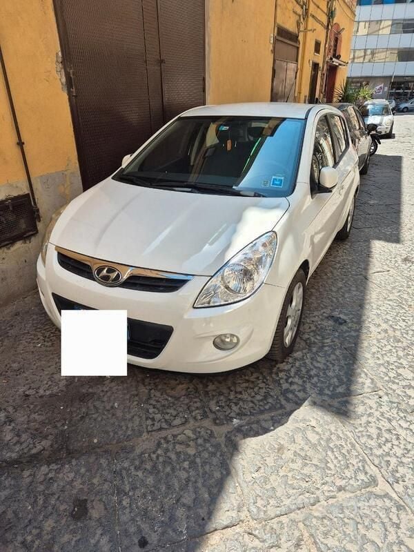 Usata Hyundai i20 Edition 85 CV (62 kW) 2012 Bianco Berlina