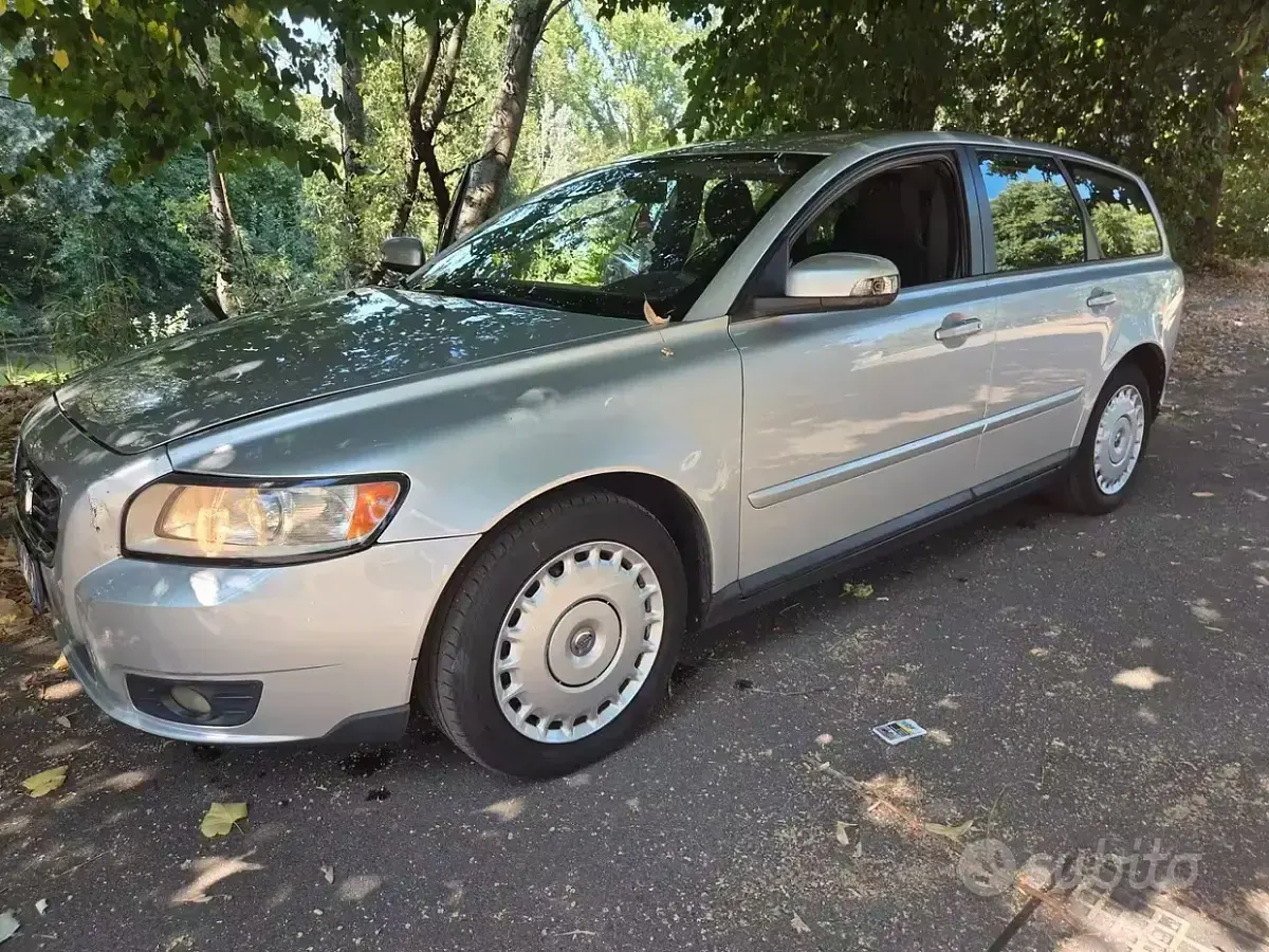 Usata Volvo V50 Kinetic 177 CV (130 kW) 2010 Grigio Station wagon