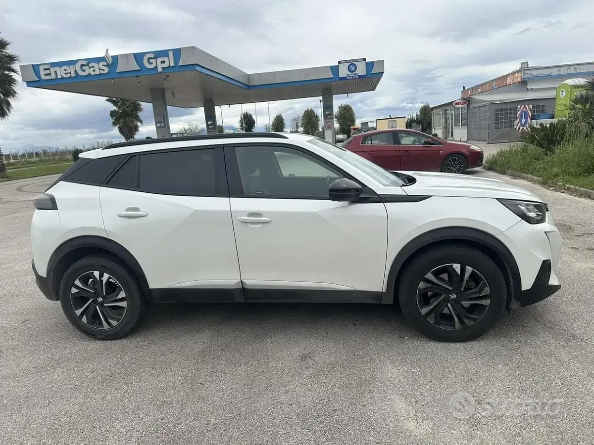 Usata Peugeot 2008 Allure 131 CV (96 kW) 2021 Bianco SUV