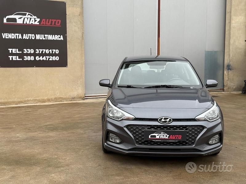 Grigio Usata 2019 Hyundai i20 Tre volumi | 8000 € (Ottimo prezzo) - Immagine 1/4