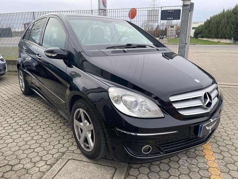 Usata Mercedes B180 109 CV (80 kW) 2008 Nero Monovolume