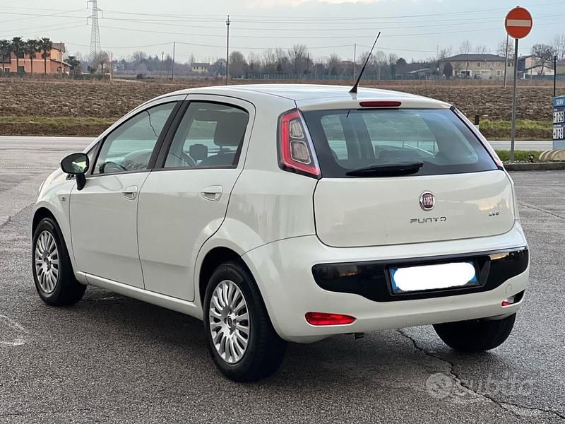 Usata Fiat Punto Evo Dynamic 77 CV (56 kW) 2011 Bianco Utilitaria