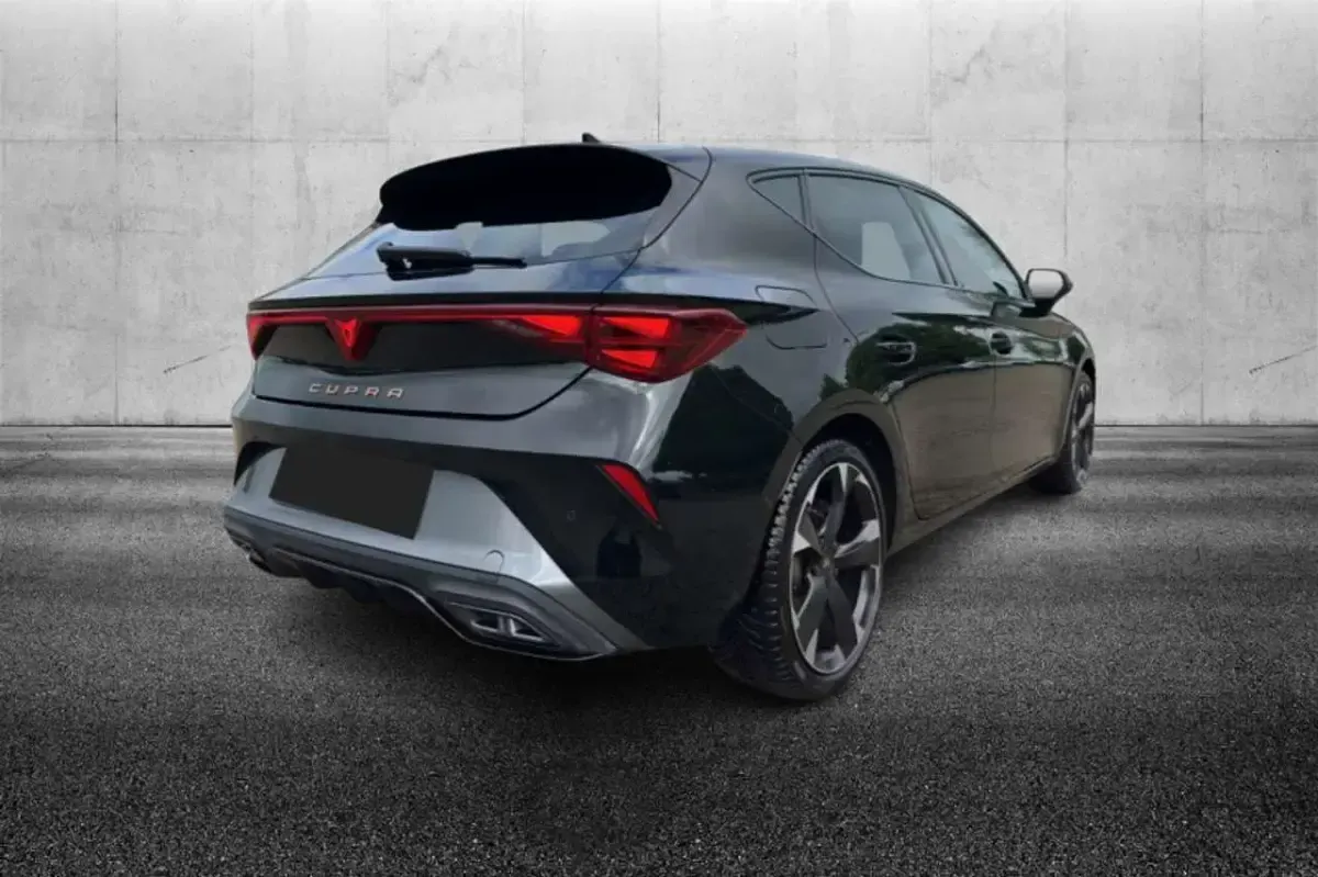 Usata Cupra Leon 150 CV (110 kW) 2025 Nero Berlina