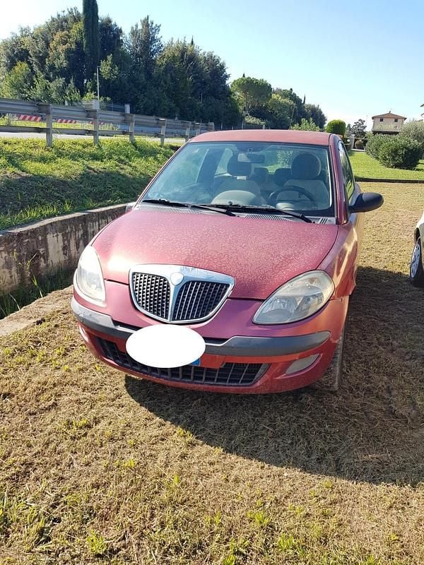 Rosso Usata 2004 Lancia Ypsilon Due volumi | 200 € (Molto cara) - Immagine 1/4