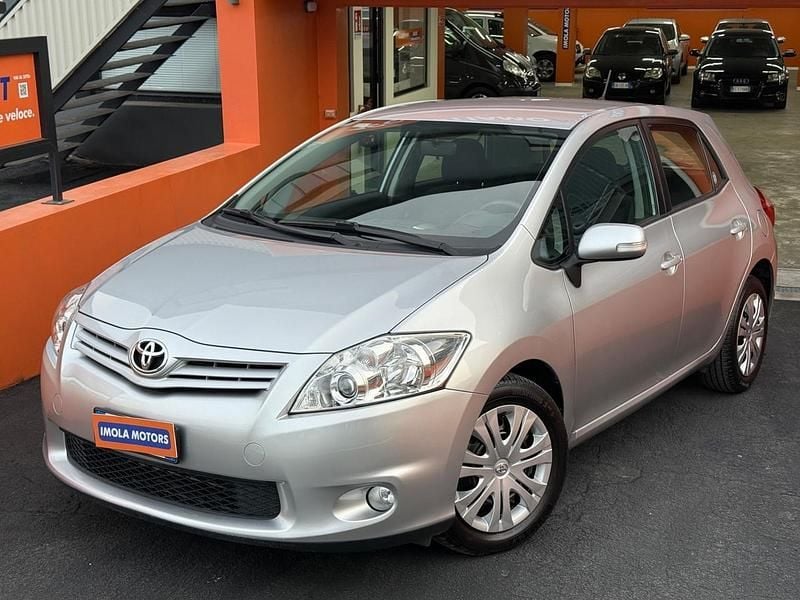Usata Toyota Auris Sol 99 CV (72 kW) 2011 Grigio Utilitaria