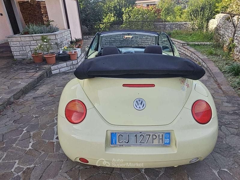 Usata VW New Beetle Cabriolet 75 CV (55 kW) 2003 Giallo Cabrio