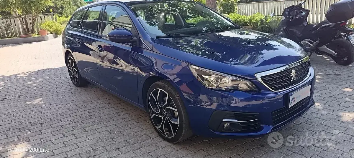 Usata Peugeot 308 SW Business-Line 130 CV (95 kW) 2018 Blu Station wagon