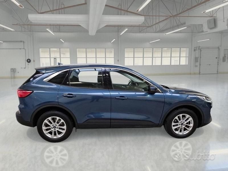 Usata Ford Kuga Titanium 120 CV (88 kW) 2022 Blu SUV