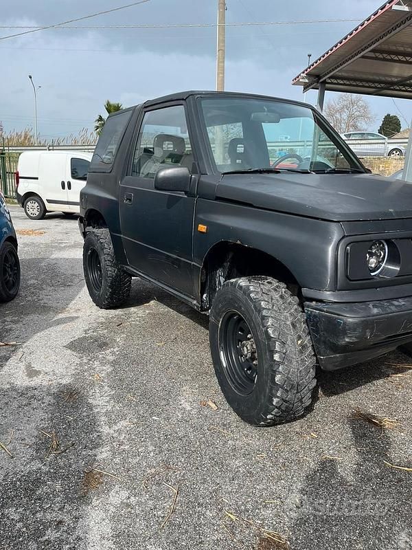 Second-hand Suzuki Vitara 75 CP (55 kW) 1989 Negru SUV