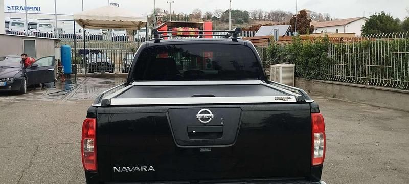 Usata Nissan Navara 190 CV (139 kW) 2010 Nero Pick-up