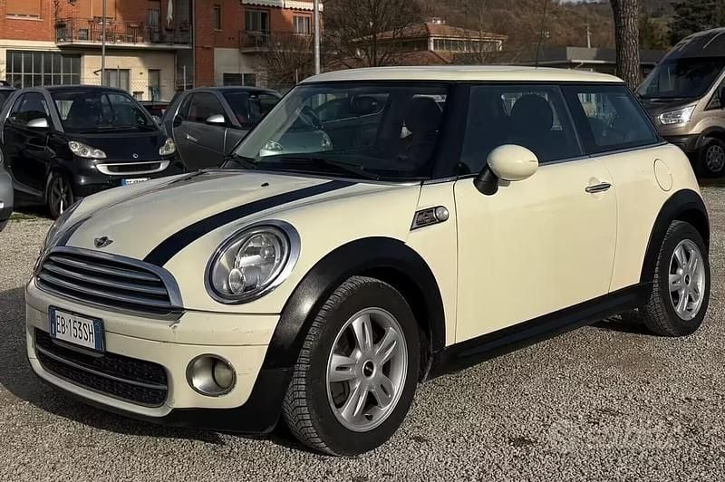 Usata Mini Cooper D 108 CV (79 kW) 2010 Bianco Utilitaria