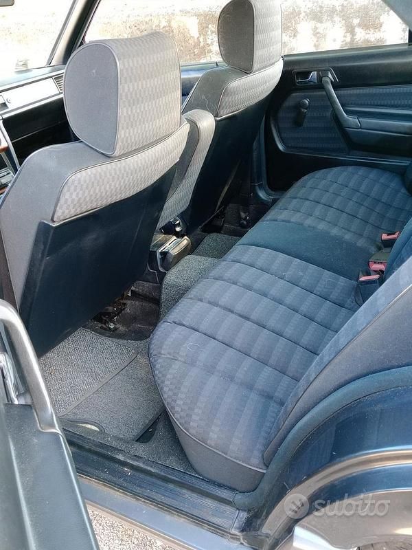 Usata Mercedes 190 105 CV (77 kW) 1992 Nero Berlina