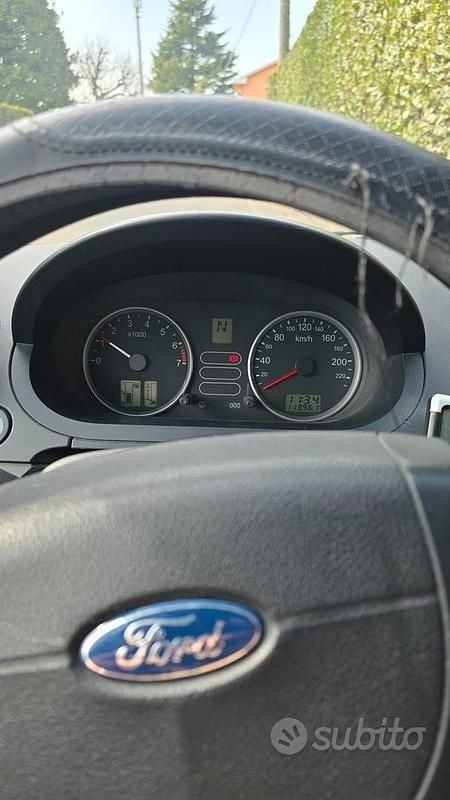 Usata Ford Fiesta 80 CV (58 kW) 2004 Verde Utilitaria