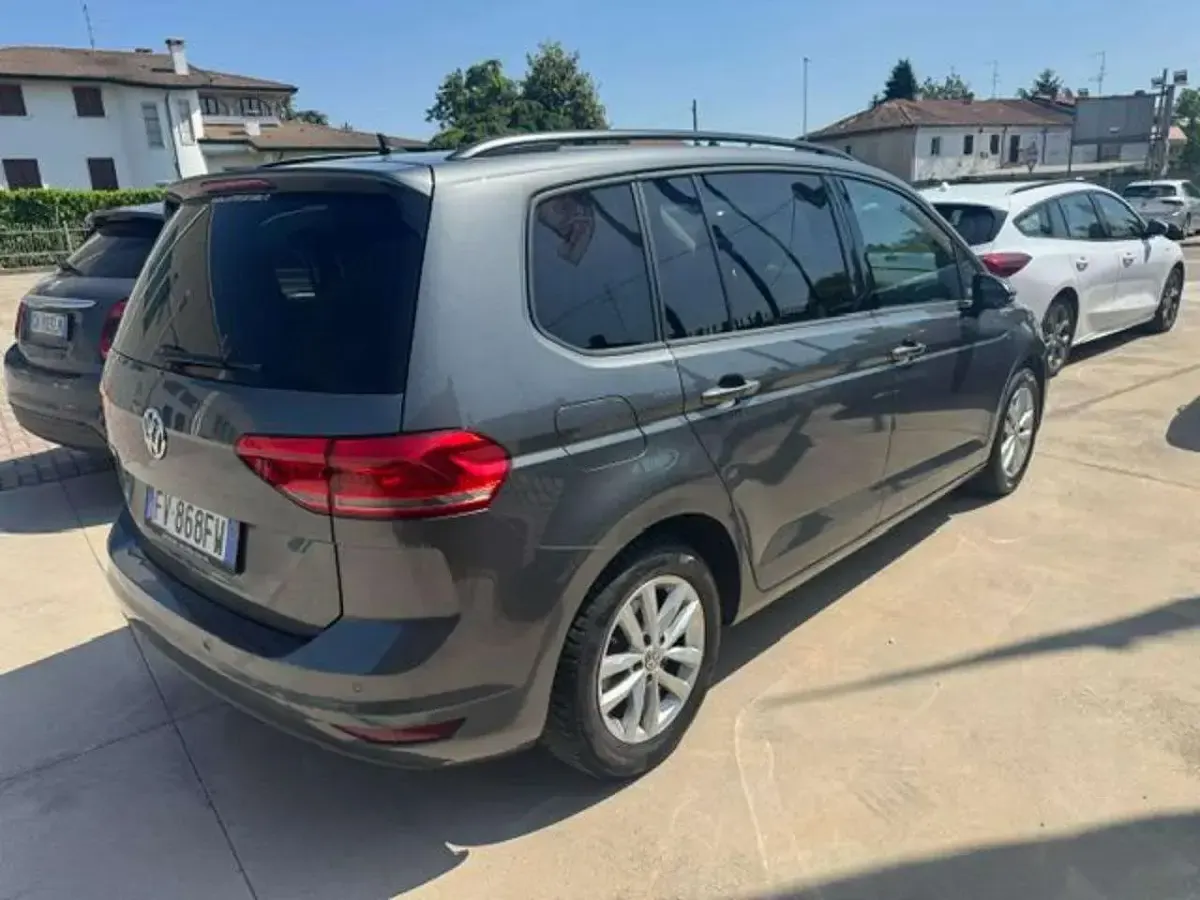 Usata VW Touran Business 116 CV (85 kW) 2019 Grigio scuro Monovolume