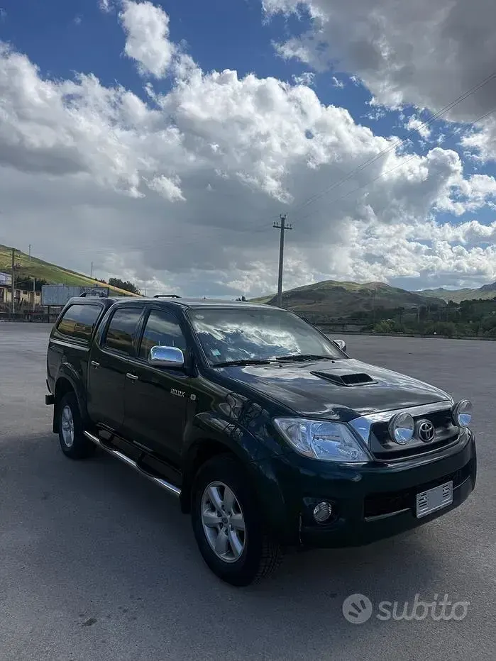 Usata Toyota HiLux SR 171 CV (125 kW) 2011 Verde Pick-up