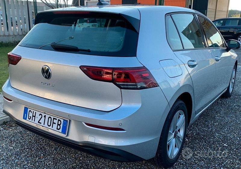 Usata VW Golf VIII Style 116 CV (85 kW) 2021 Grigio Berlina