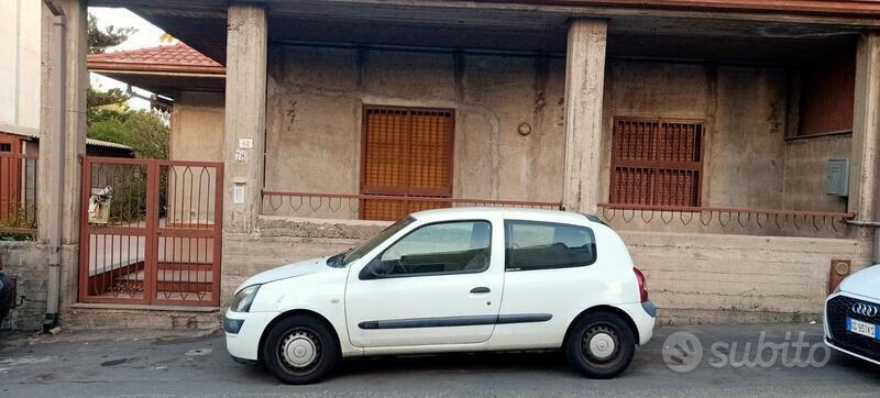 Usato 2004 Renault Clio II Diesel (1.800 €)