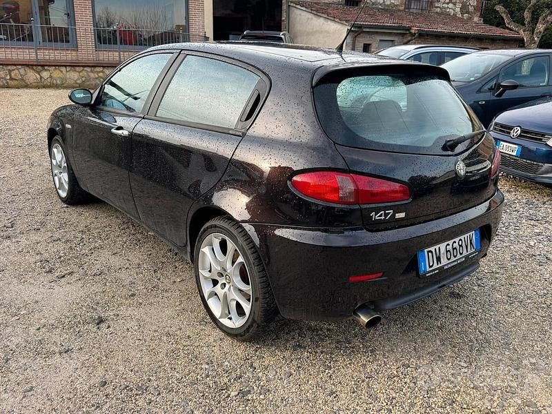 Usata Alfa Romeo 147 105 CV (77 kW) 2009 Nero Utilitaria