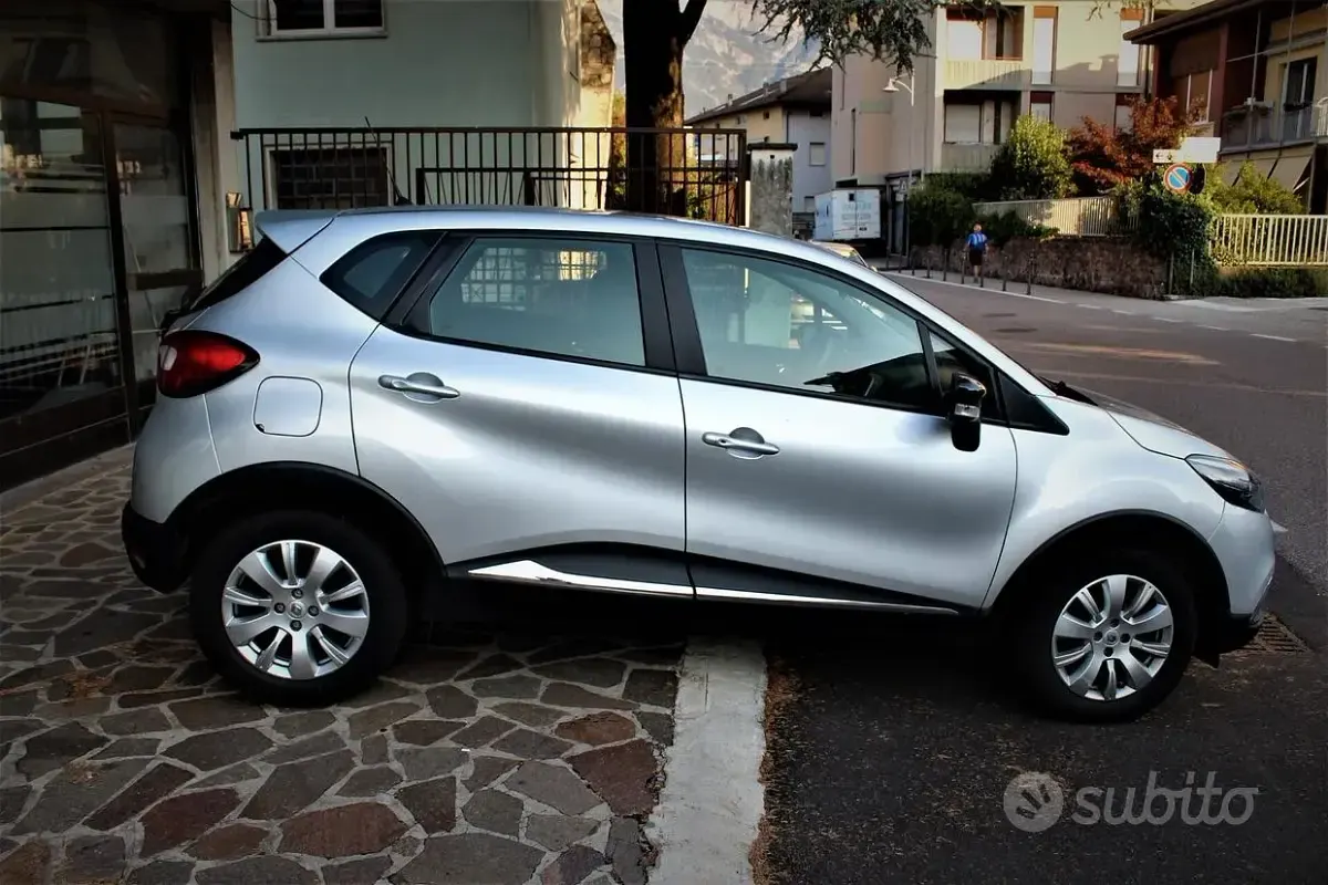 Usata Renault Captur 90 CV (66 kW) 2015 Grigio SUV