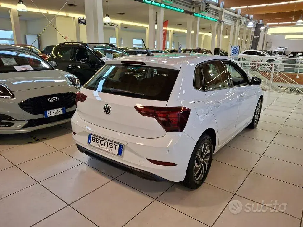 Usata VW Polo Life 95 CV (69 kW) 2023 Bianco Utilitaria