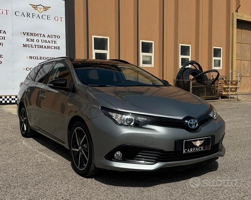 Usata Toyota Auris Hybrid Lounge 99 CV (72 kW) 2017 Grigio Station wagon