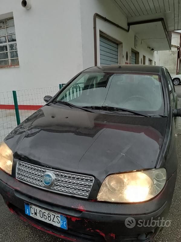 Nero Usata 2005 Fiat Punto Utilitaria | 1000 € (Super prezzo) - Immagine 1/4