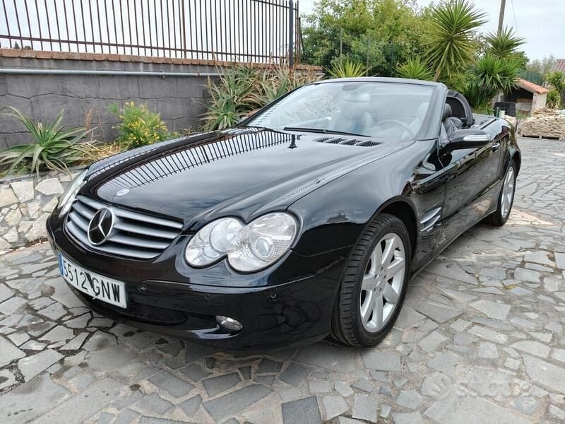 Begagnad Mercedes SL500 305 HK (224 kW) 2005 Svart Cab