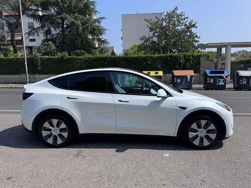 Usata Tesla Model Y 152 kW (208 CV) 2023 Bianco SUV